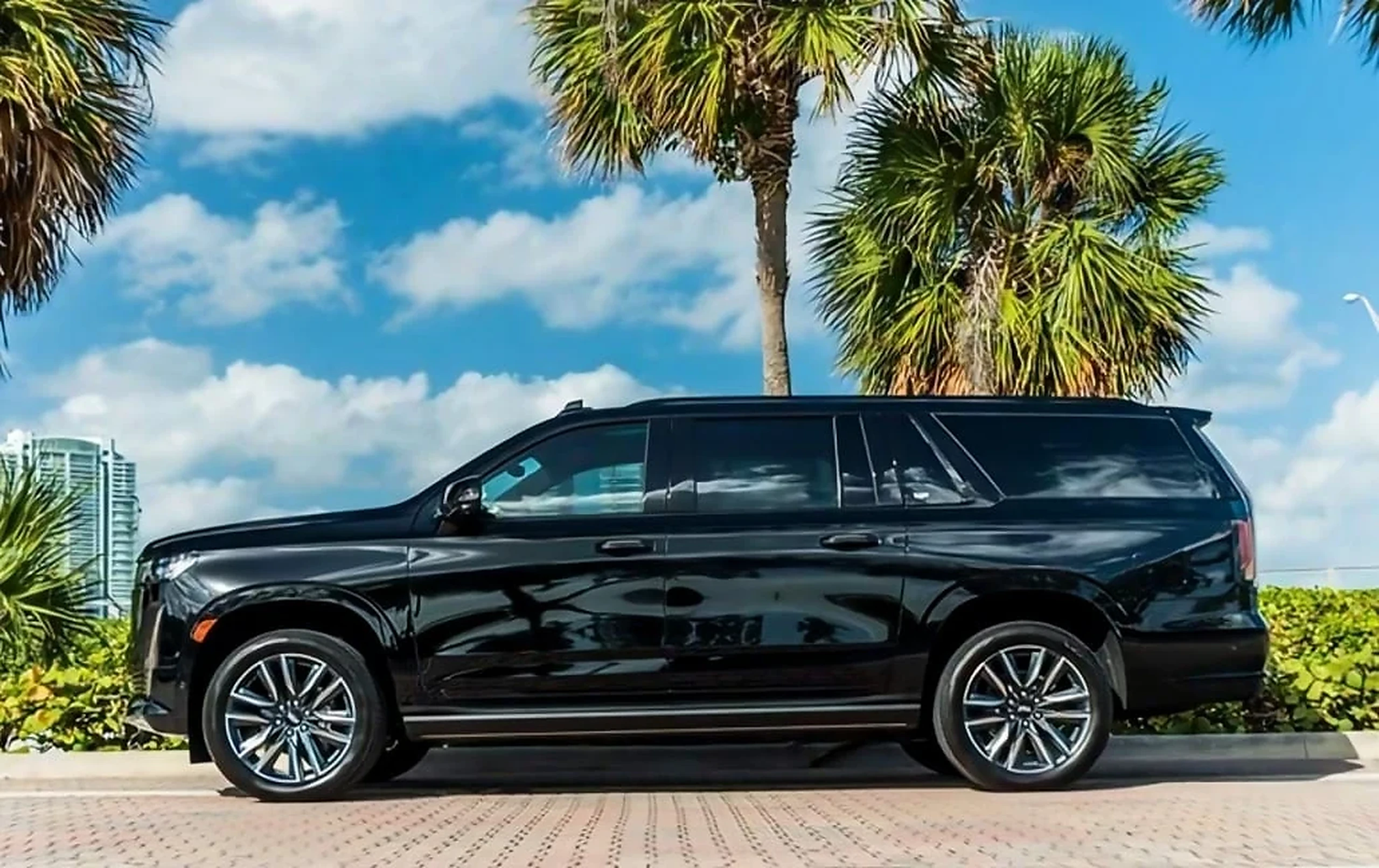 Cadillac Escalade ESV detail relevant to private jet & fbo delivery on LUXURY CAR RENT / US