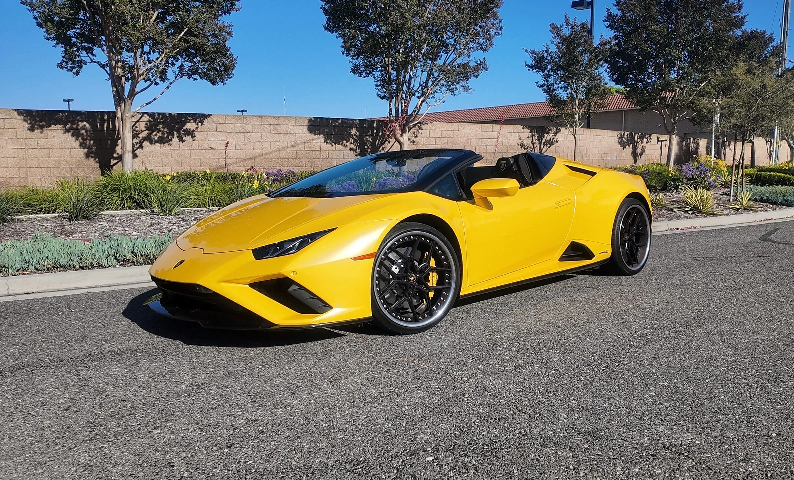 Lamborghini Huracán EVO Spyder detail relevant to miami vacation car rentals on LUXURY CAR RENT / US