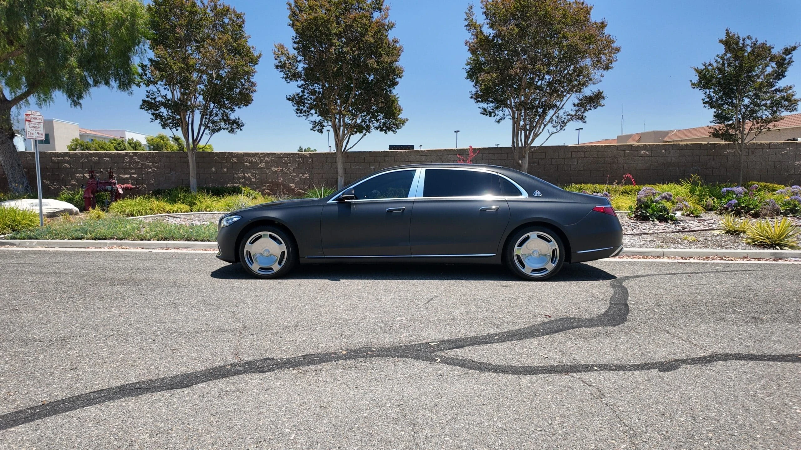 Mercedes-Maybach S 580 detail relevant to business-trip luxury car rentals on LUXURY CAR RENT / US