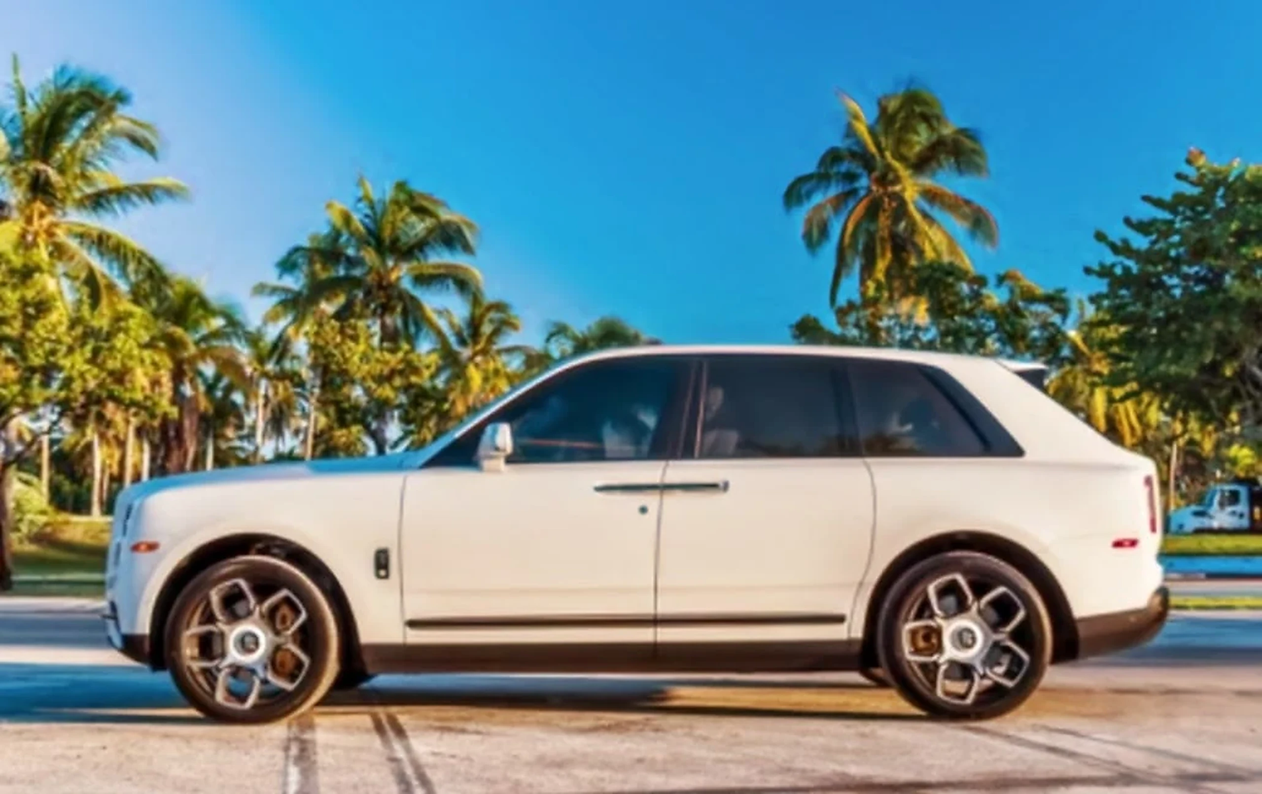 Rolls-Royce Cullinan Black Badge for wedding car rentals — South Florida luxury car rental prices — LUXURY CAR RENT / US guide