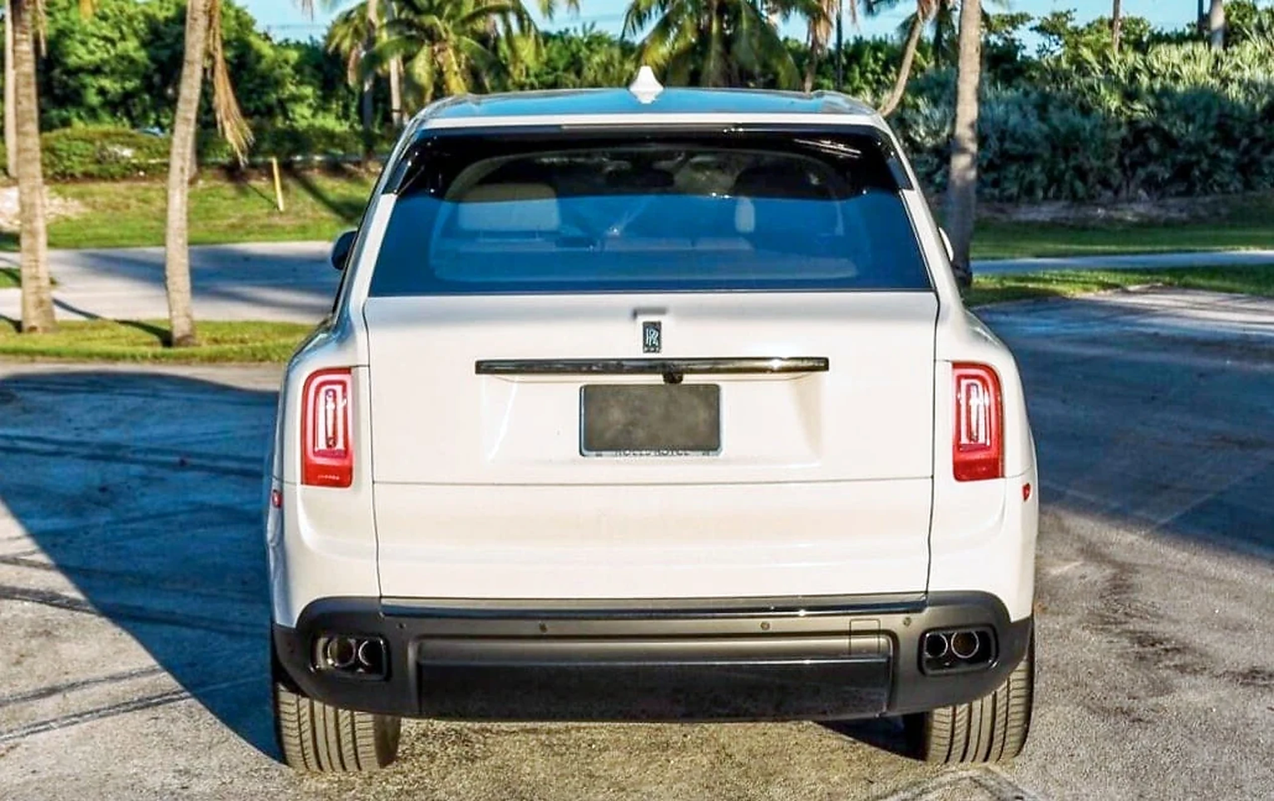 Rolls-Royce Cullinan Black Badge detail relevant to wedding car rentals on LUXURY CAR RENT / US